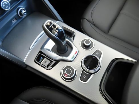 New 2025 Alfa Romeo Stelvio Sprint w/ Convenience Package image 28