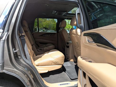 Used 2020 Cadillac Escalade Platinum AWD/4WD image 38