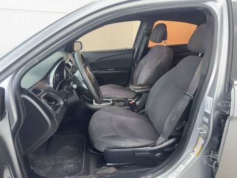 Used 2014 Chrysler 200 LX image 9