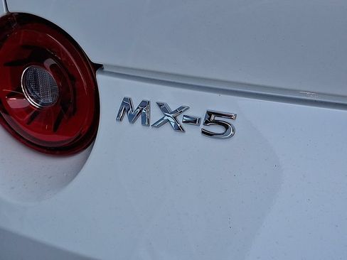 Used 2024 MAZDA MX-5 Miata RF Club RWD image 29