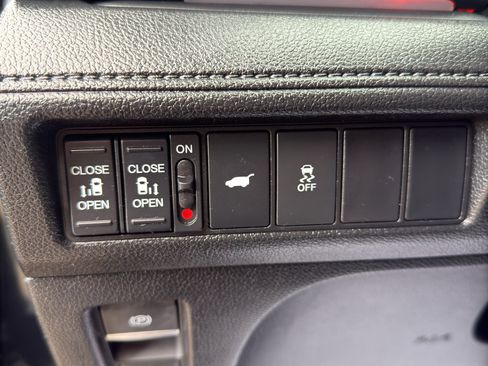 Used 2025 Honda Odyssey Sport-L image 16