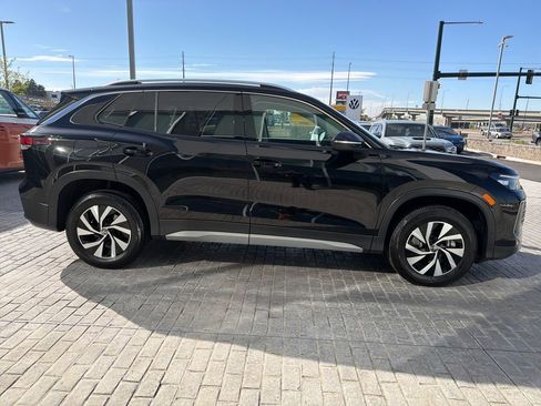 Used 2025 Volkswagen Tiguan S image 8