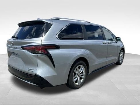 Certified 2021 Toyota Sienna Limited AWD/4WD image 5