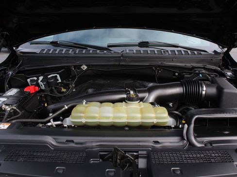 Used 2020 Ford Expedition XLT image 22