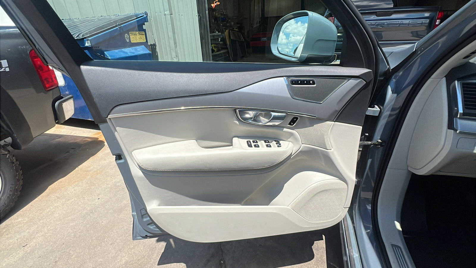 Used 2023 Volvo XC90 B5 Core AWD/4WD image 10