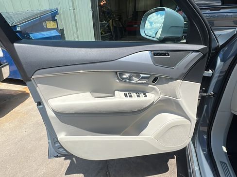 Used 2023 Volvo XC90 B5 Core AWD/4WD image 10