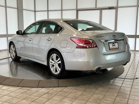 Used 2013 Nissan Altima 3.5 SV image 5
