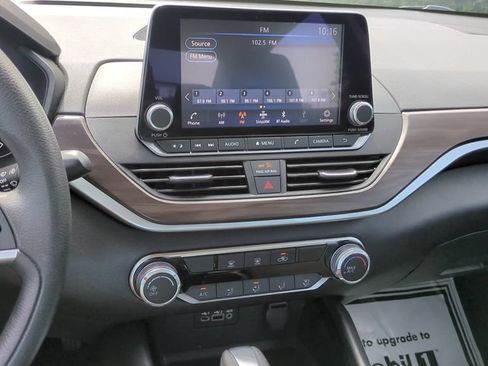 Used 2024 Nissan Altima 2.5 SV FWD image 17