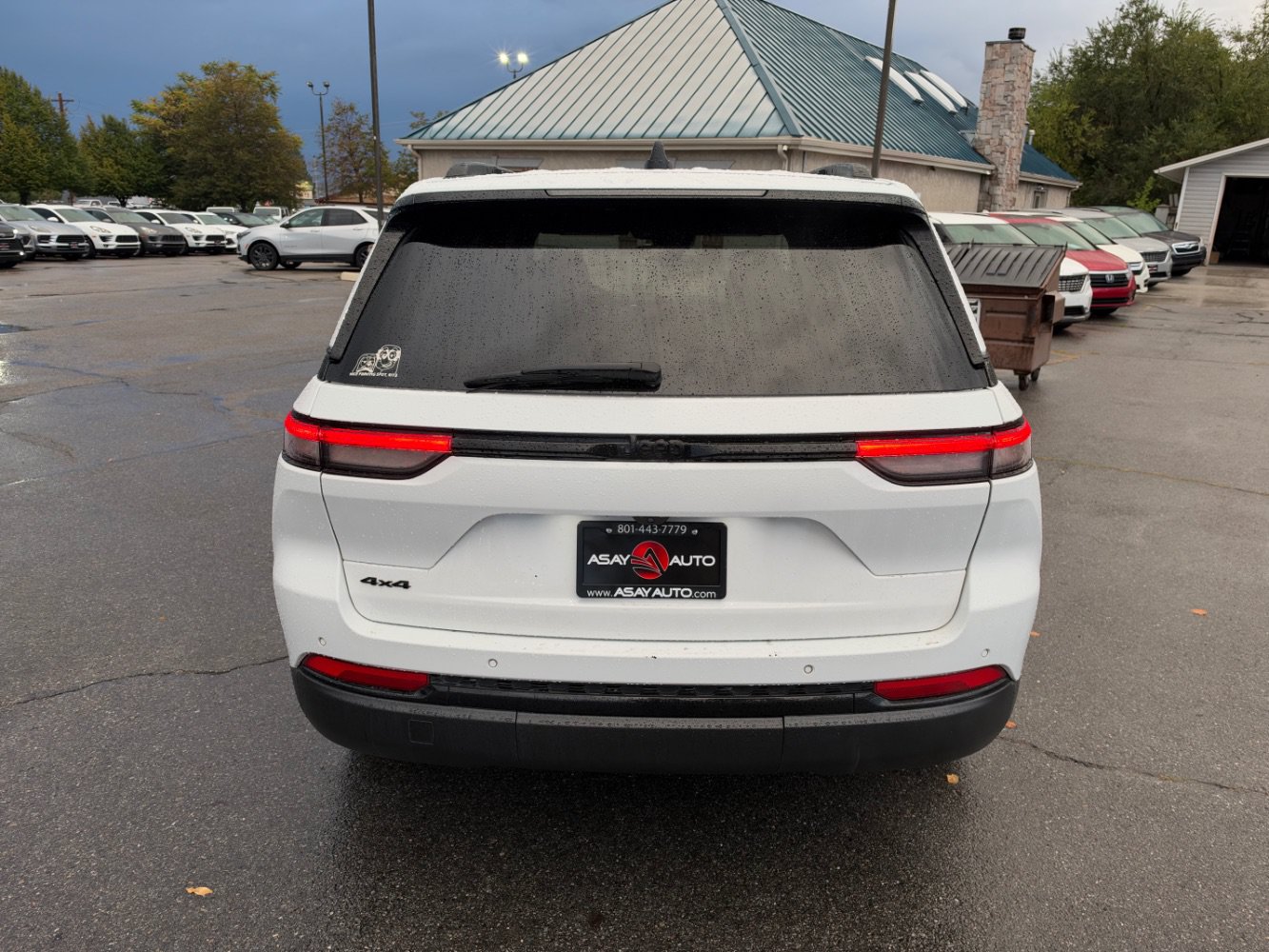 Used 2023 Jeep Grand Cherokee Altitude AWD/4WD image 4
