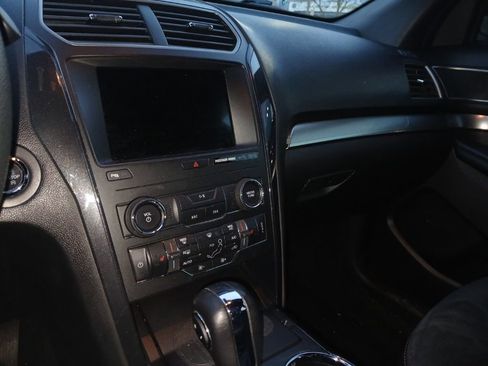 Used 2019 Ford Explorer XLT w/ XLT Sport Appearance Package image 21