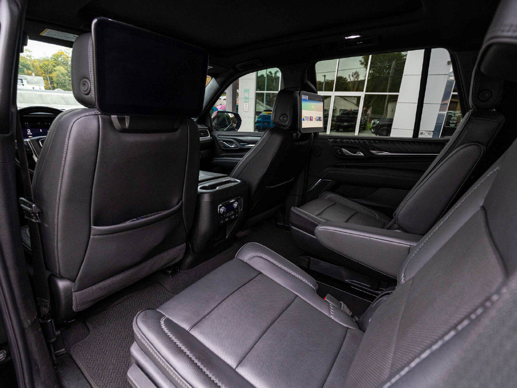 Used 2024 GMC Yukon Denali w/ Advanced Technology Package AWD/4WD image 27