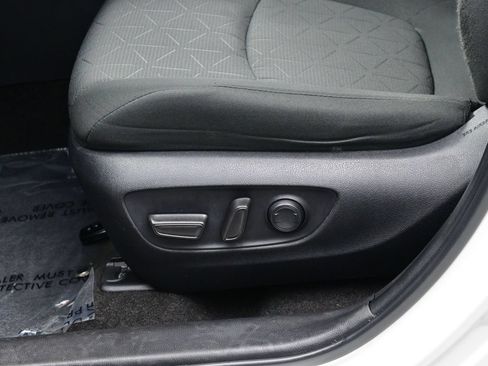 Used 2022 Toyota RAV4 XLE w/ Convenience Package AWD/4WD image 11