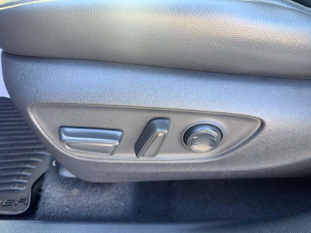 Used 2022 Toyota Highlander XLE AWD/4WD image 13