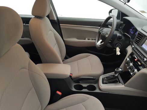Used 2020 Hyundai Elantra SE image 21