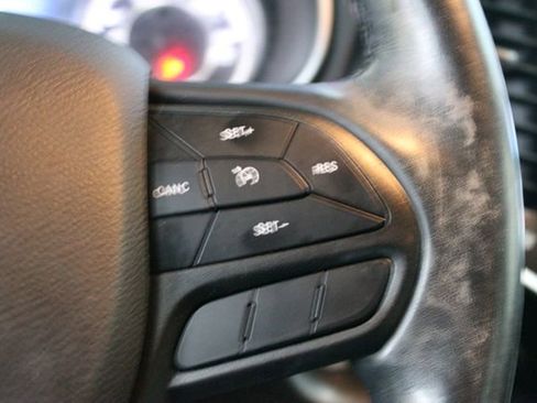 Used 2020 Jeep Cherokee Trailhawk w/ Comfort & Convenience Group AWD/4WD image 15