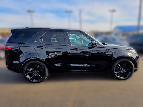 Used 2025 Land Rover Discovery Dynamic SE AWD/4WD image 13