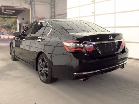 Used 2017 Honda Accord Sport image 3