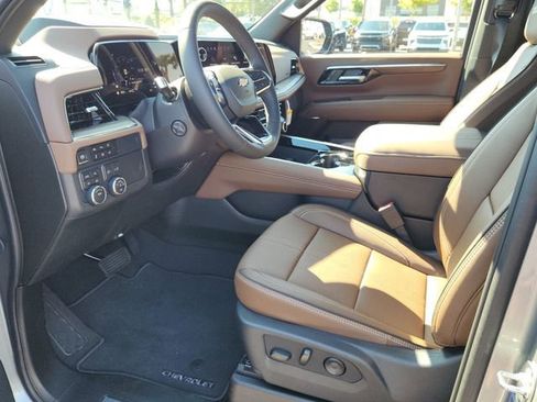 Used 2025 Chevrolet Suburban High Country image 16