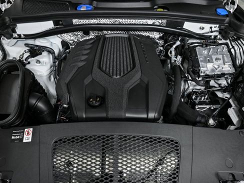 New 2025 Porsche Macan image 34