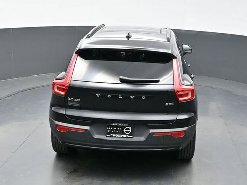 Used 2025 Volvo XC40 B5 Plus image 28
