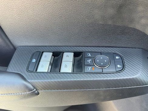 Used 2025 Mitsubishi Outlander SE image 9