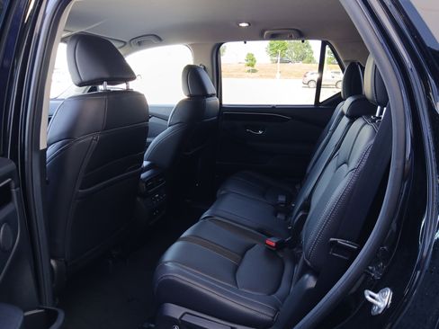 Used 2025 Honda Pilot EX-L image 9