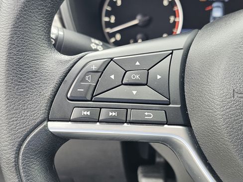 Used 2025 Nissan Altima 2.5 SV FWD image 17