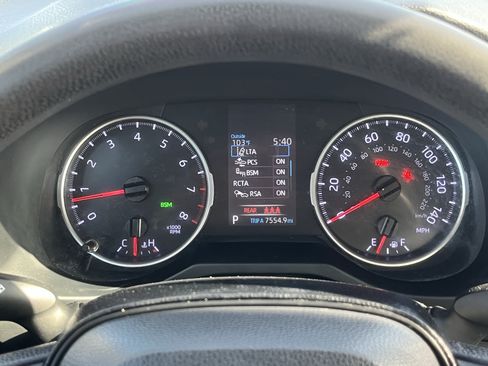Used 2020 Toyota RAV4 XLE w/ Convenience Package FWD image 21