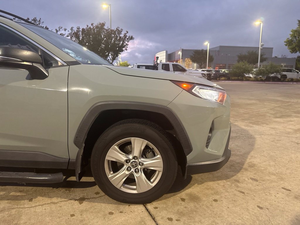 Used 2021 Toyota RAV4 XLE FWD image 18