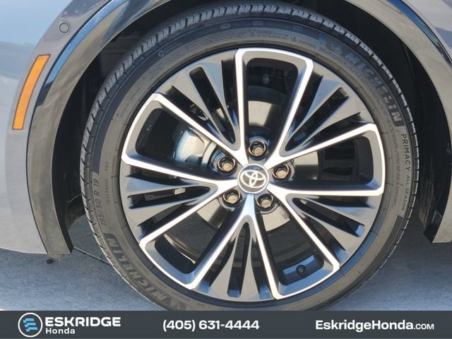 Used 2024 Toyota Prius Limited w/ Limited Premium Package FWD image 13