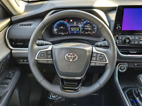 Certified 2025 Toyota Grand Highlander FWD image 20