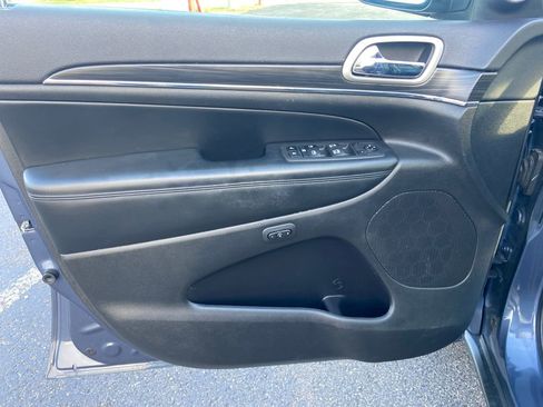 Used 2021 Jeep Grand Cherokee Limited image 13