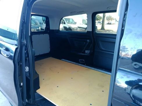 Used 2019 Mercedes-Benz Metris Passenger image 24