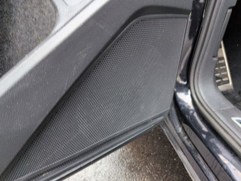 Certified 2022 Volkswagen Tiguan SE R-Line image 16