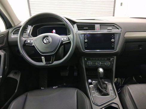Used 2020 Volkswagen Tiguan SEL image 4