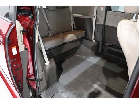 Used 2015 Toyota Sienna XLE w/ XLE Navigation Package FWD image 18