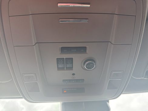 Used 2020 Chevrolet Suburban LT image 23