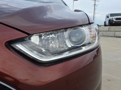 Used 2016 Ford Fusion SE w/ Equipment Group 202A FWD image 9
