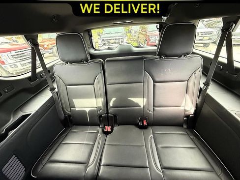 Used 2024 Chevrolet Suburban Premier AWD/4WD image 21