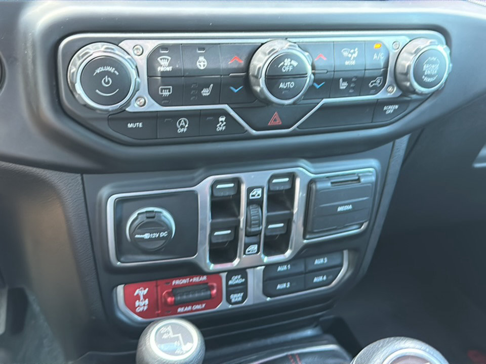 Used 2022 Jeep Wrangler Unlimited Rubicon w/ LED Lighting Group AWD/4WD image 36