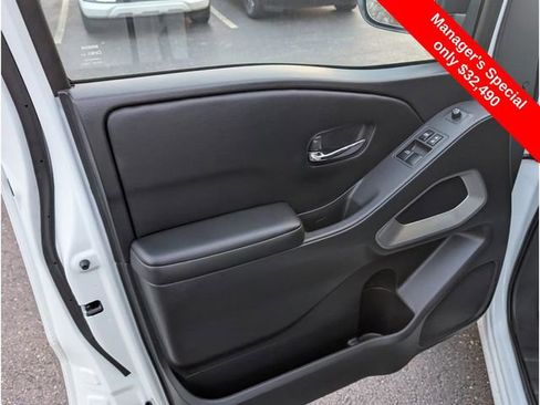 Certified 2025 Nissan Frontier SV image 15