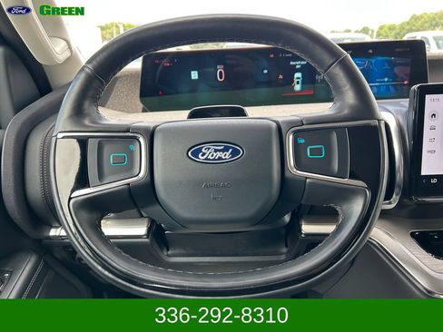 Used 2025 Ford Expedition Platinum AWD/4WD image 14