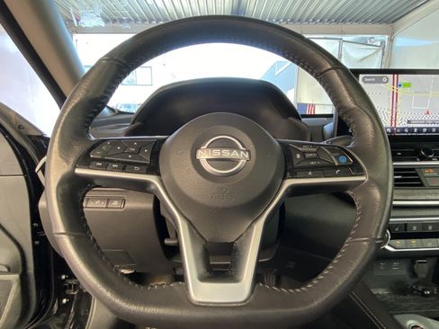 Used 2023 Nissan Altima 2.5 SV w/ SV Premium Package FWD image 28