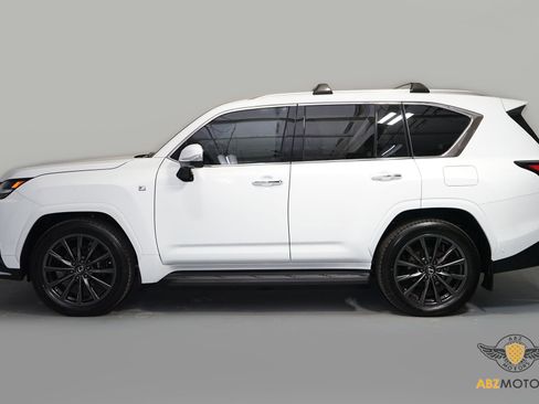 Used 2025 Lexus LX 700h F Sport image 4