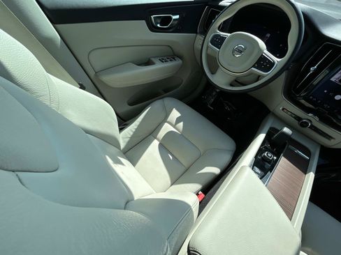 Certified 2022 Volvo XC60 B5 Momentum w/ Advanced Package image 15