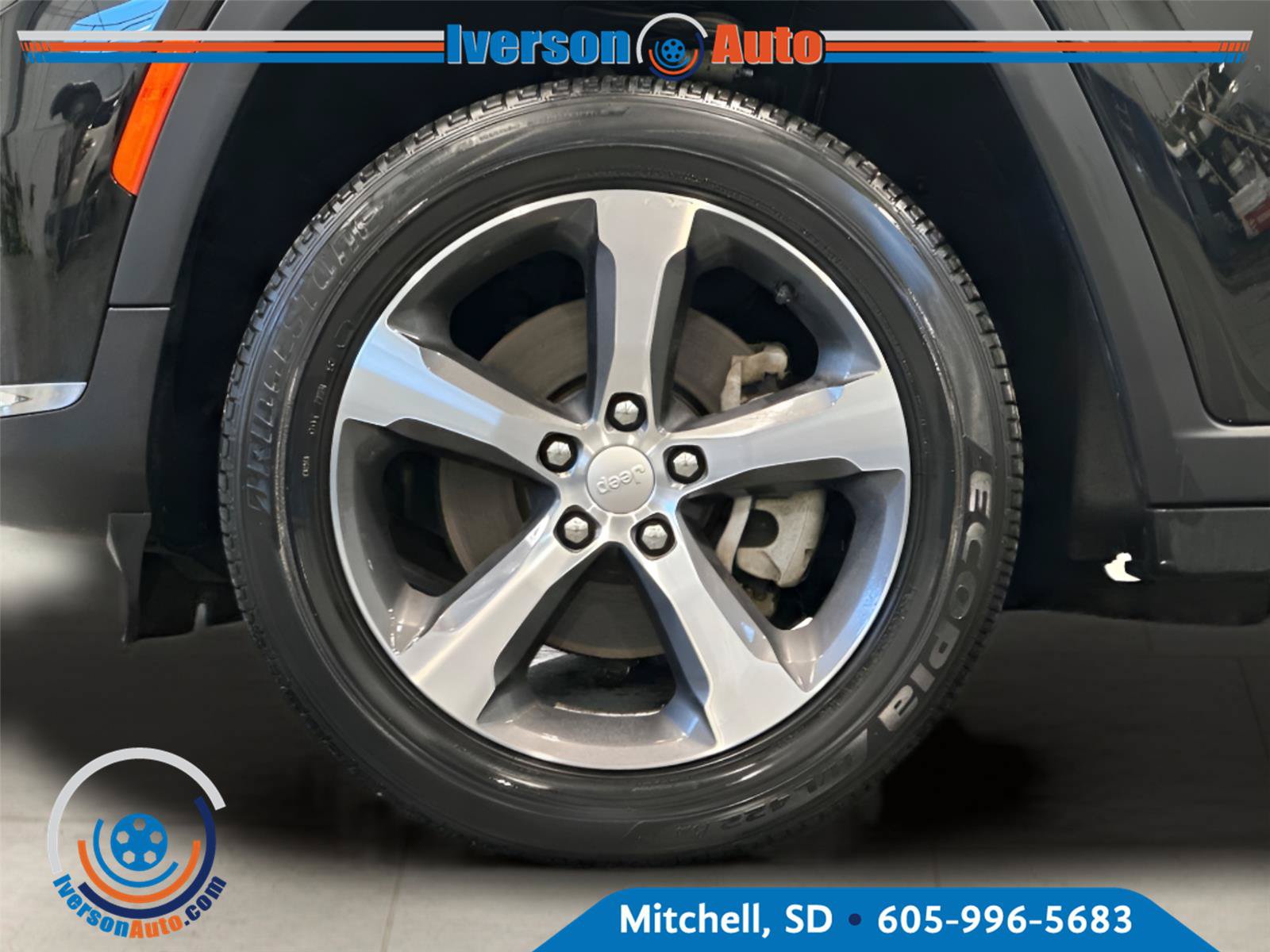 Used 2023 Jeep Grand Cherokee L Limited AWD/4WD image 9