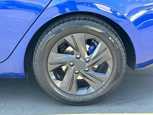 Used 2022 Hyundai Elantra SEL w/ Preferred Accessory Package FWD image 16