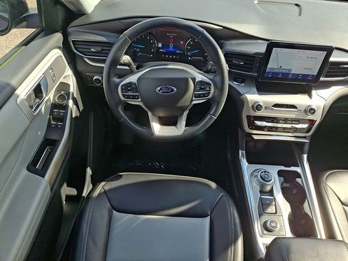 Used 2022 Ford Explorer XLT w/ Equipment Group 202A AWD/4WD image 11