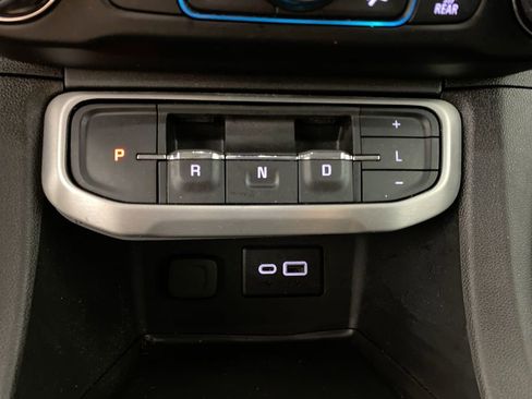 Certified 2023 GMC Acadia SLE w/ Driver Convenience Package image 19