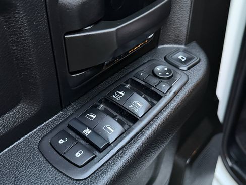 Used 2024 RAM 2500 Tradesman w/ Chrome Appearance Group image 12